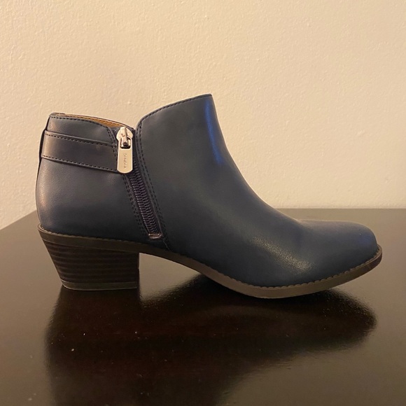 Women’s Blue Vionic Boots - Picture 3 of 4